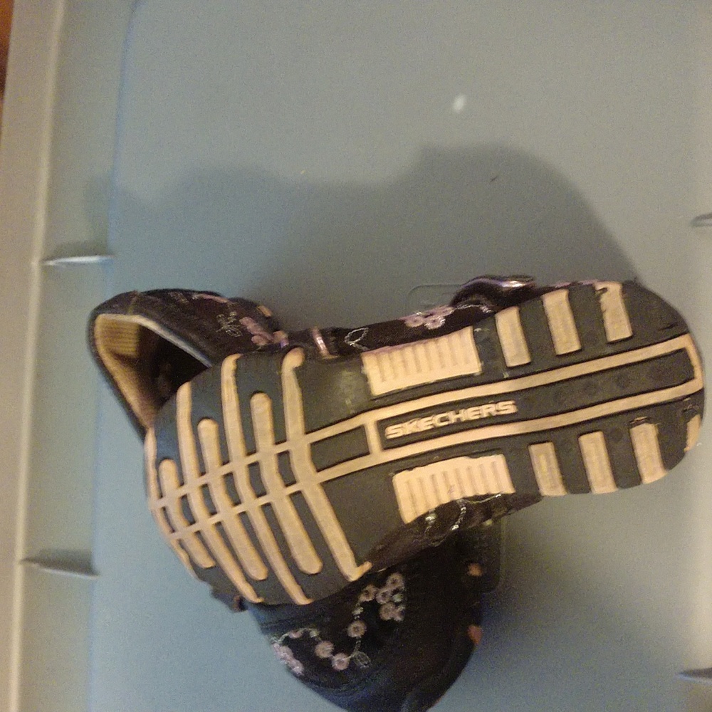 Skechers Floral Embroidered Kids Shoes - Picture 3 of 3